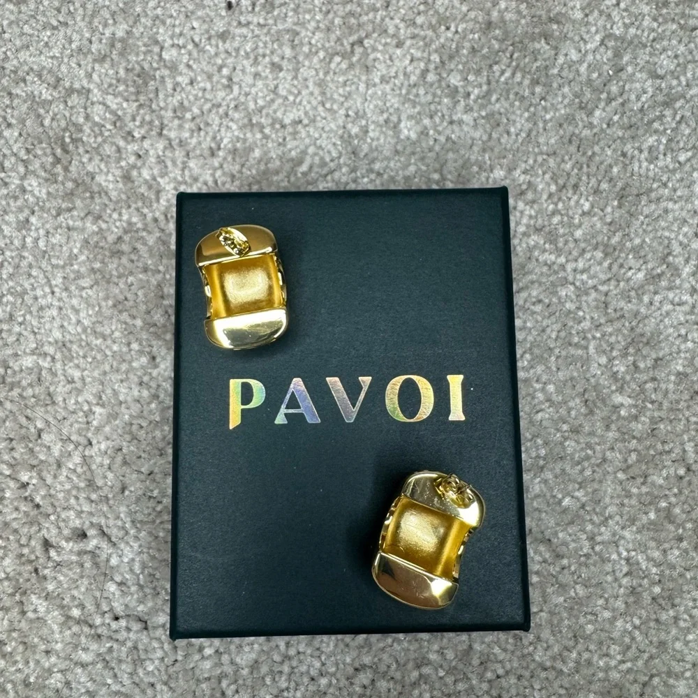 Gold Ribbed Hoop Stud Earrings - Women - Picture 4 of 7